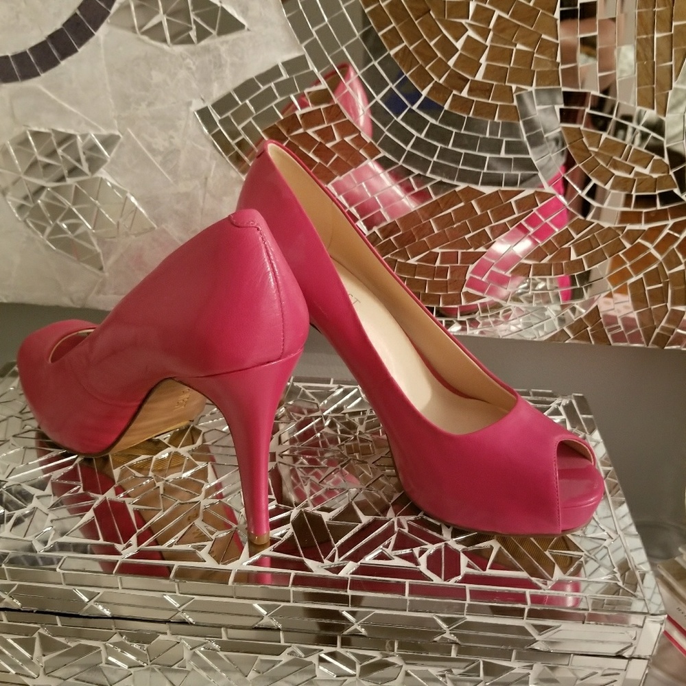 SOLD Nine West Peep Toe Shoes - Picture 4 of 4